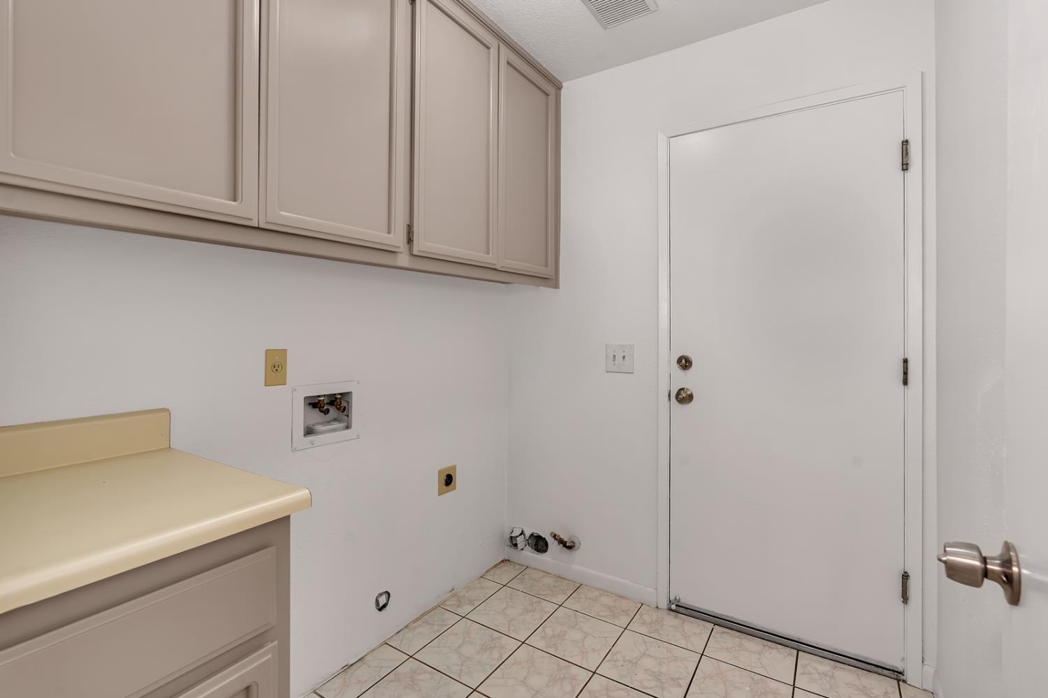 99 Lime Ave, Los Banos, CA 93635