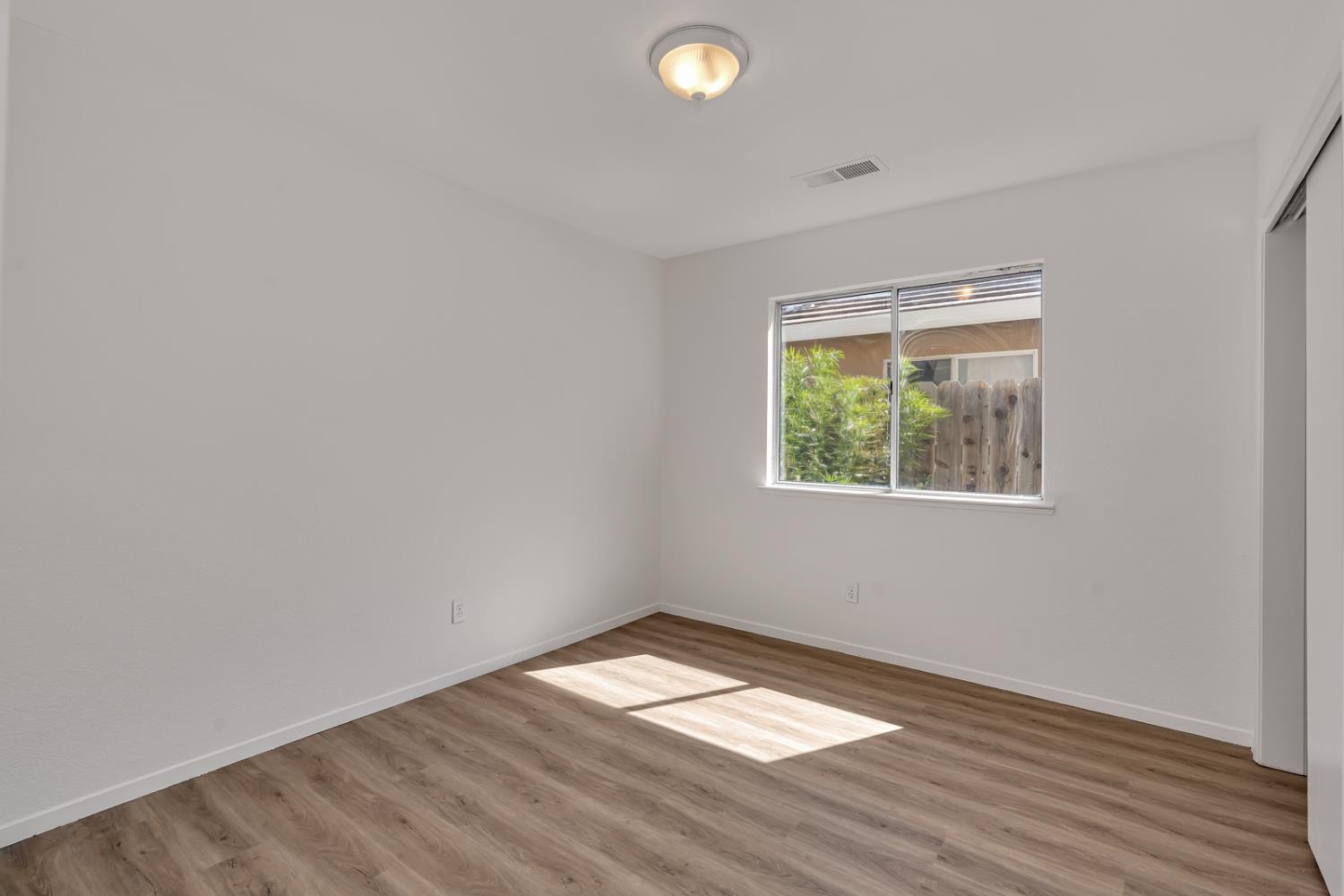 99 Lime Ave, Los Banos, CA 93635