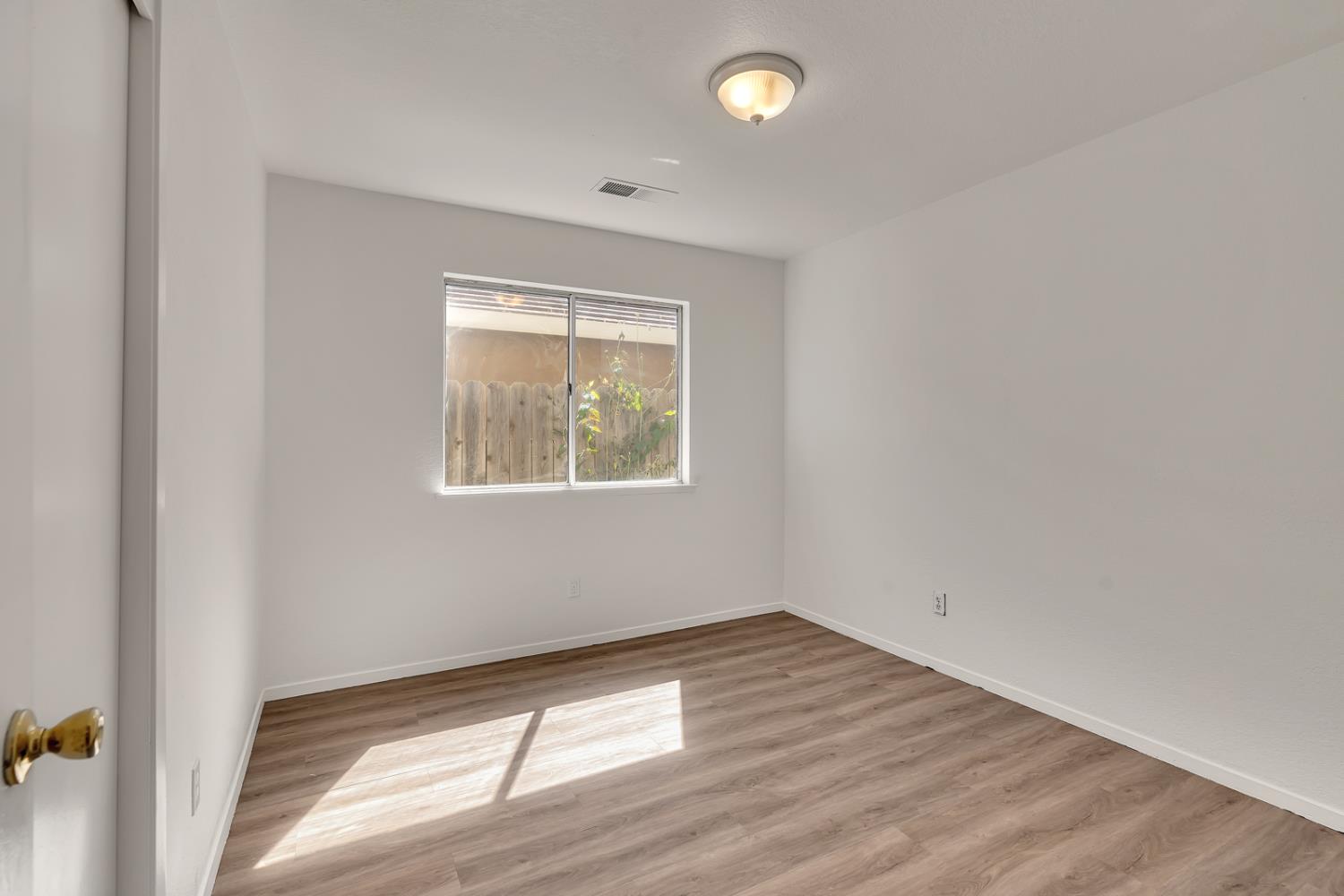 99 Lime Ave, Los Banos, CA 93635