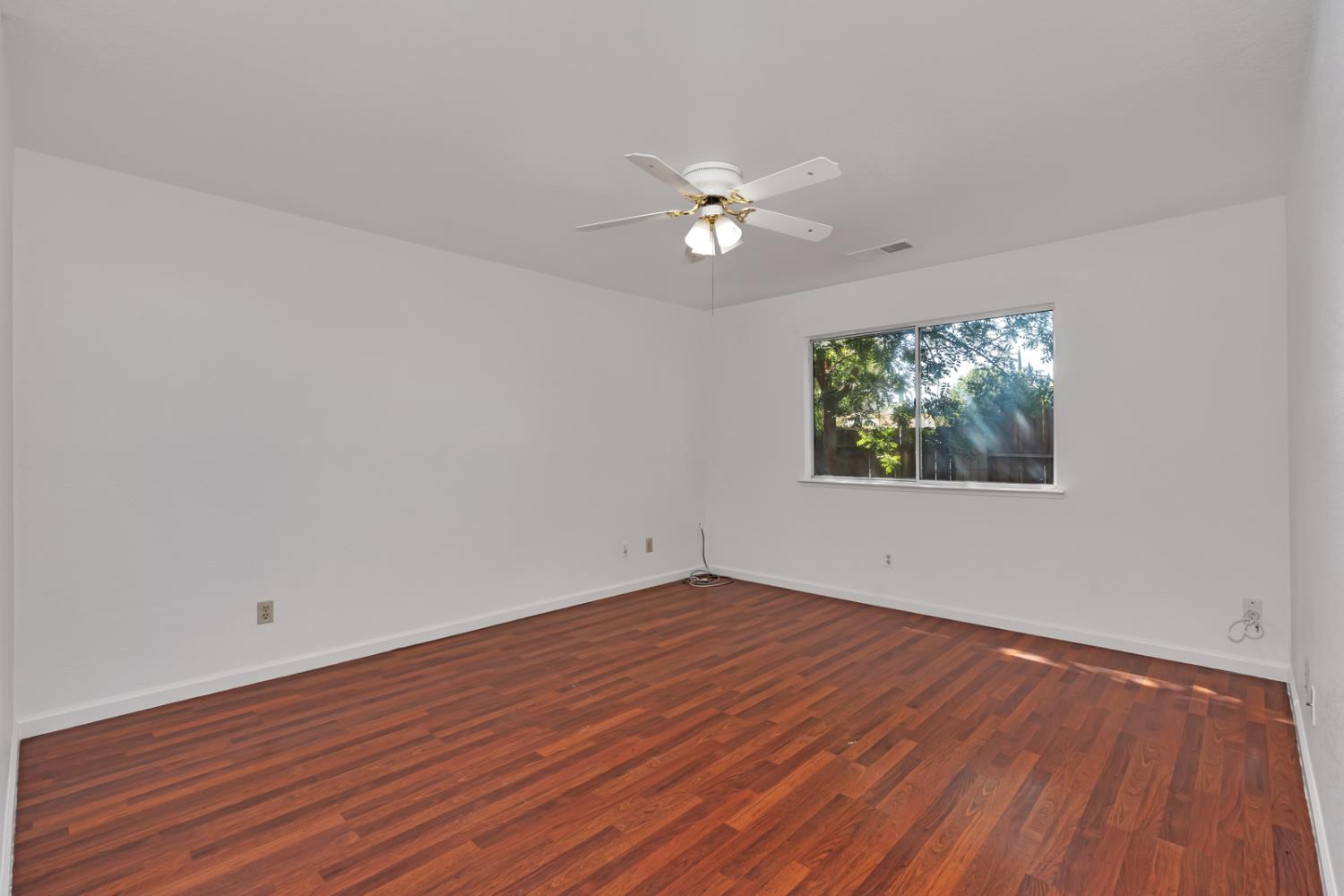 99 Lime Ave, Los Banos, CA 93635