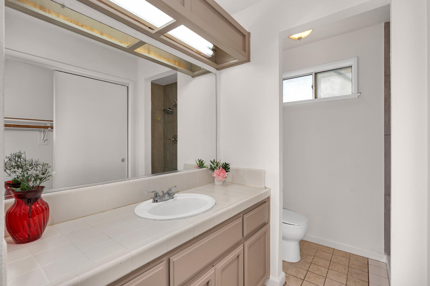 99 Lime Ave, Los Banos, CA 93635
