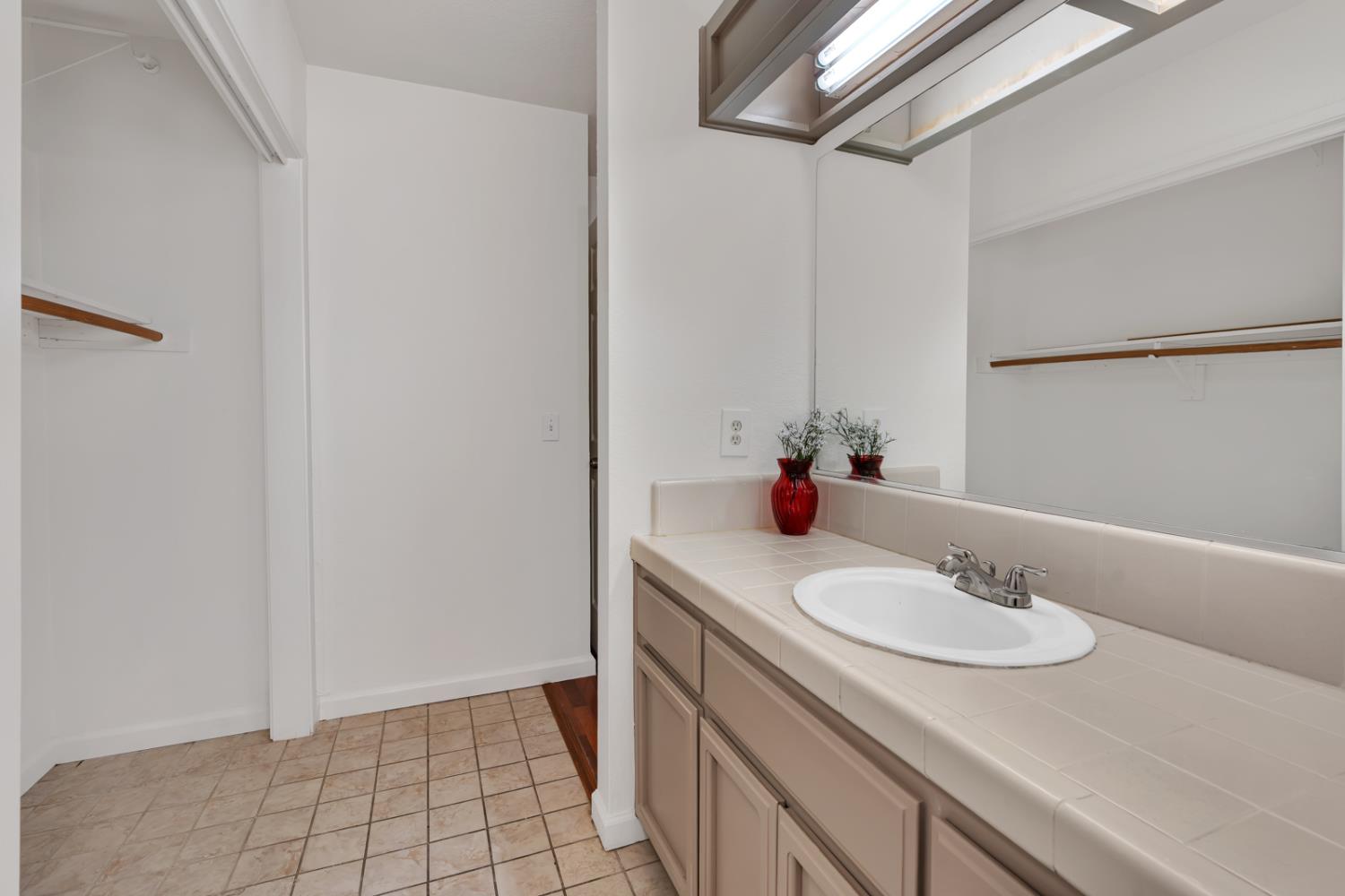 99 Lime Ave, Los Banos, CA 93635