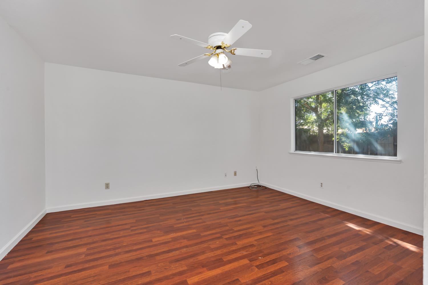 99 Lime Ave, Los Banos, CA 93635