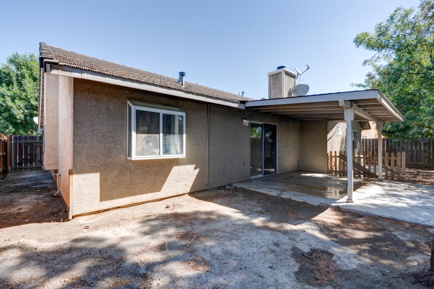 99 Lime Ave, Los Banos, CA 93635