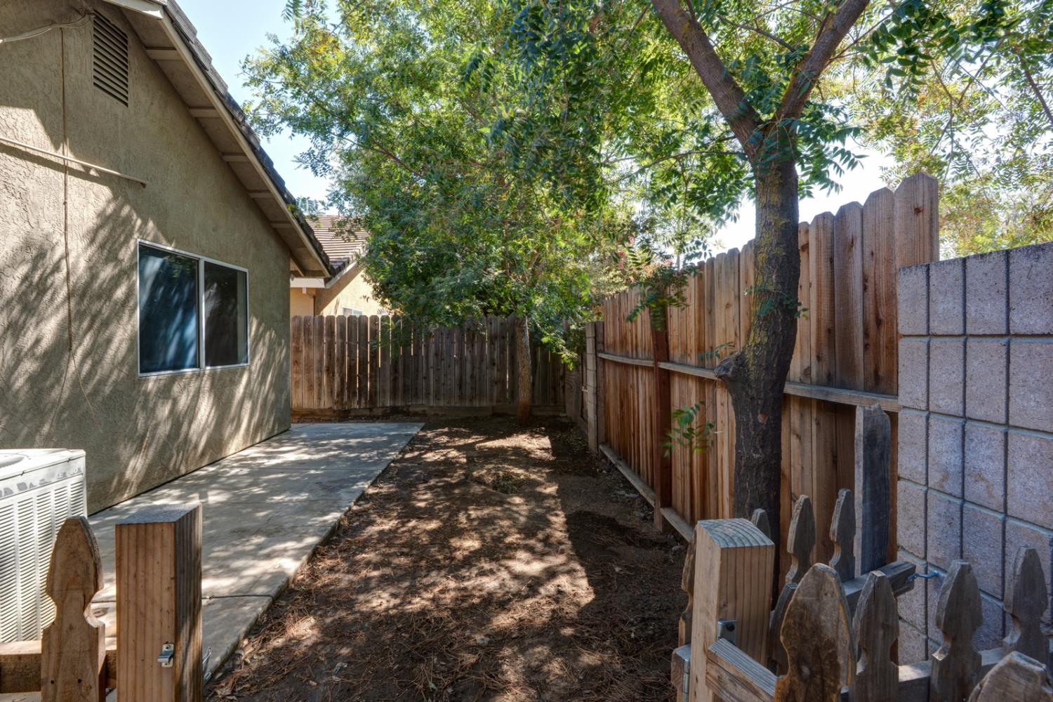 99 Lime Ave, Los Banos, CA 93635