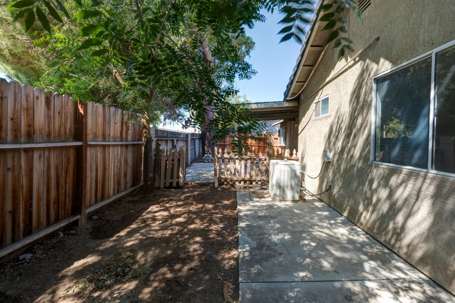 99 Lime Ave, Los Banos, CA 93635