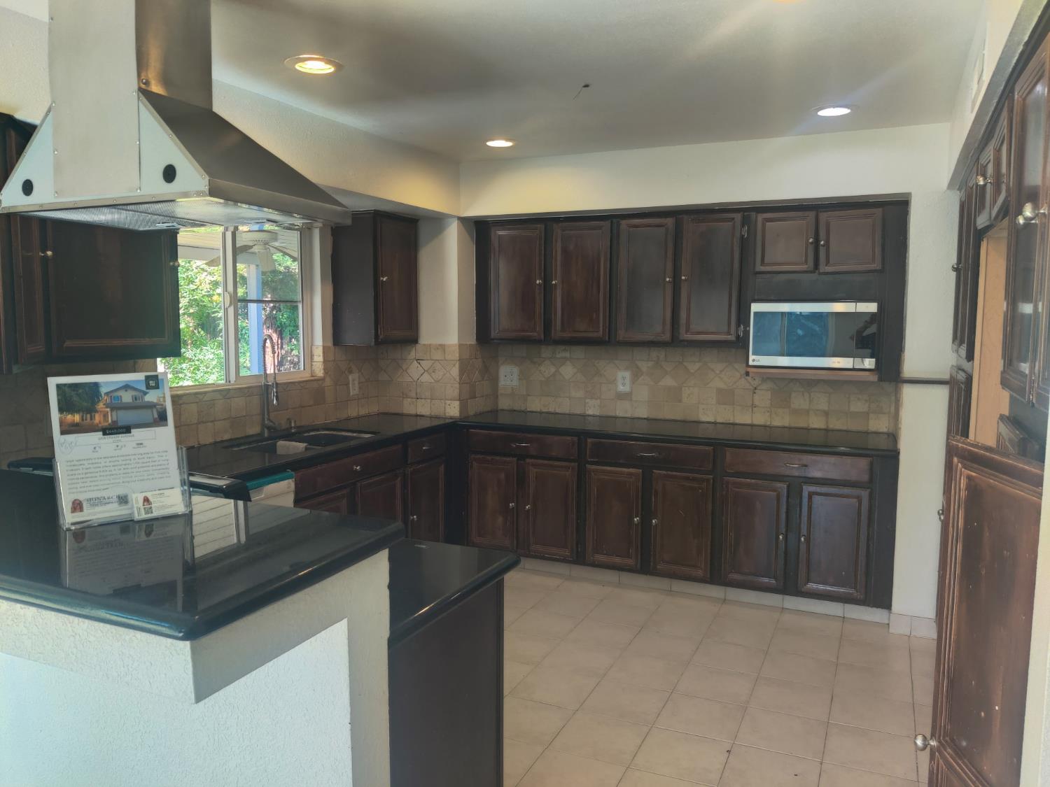 2259 Stuart Ave, Clovis, CA 93611