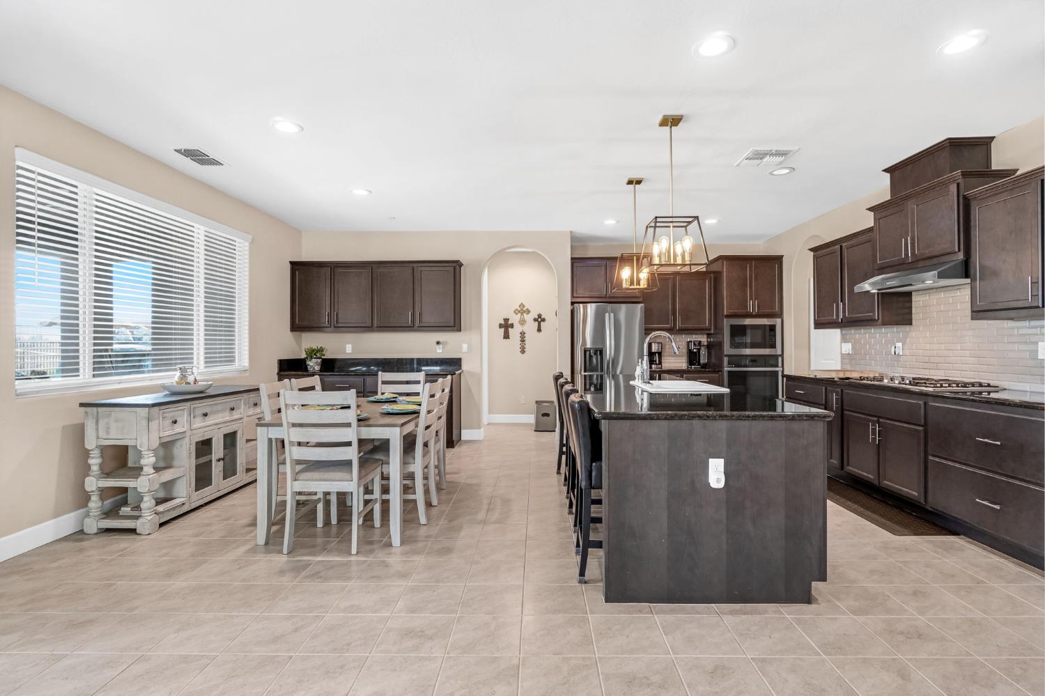 3387 W Kamm Ave, Dinuba, CA 93618