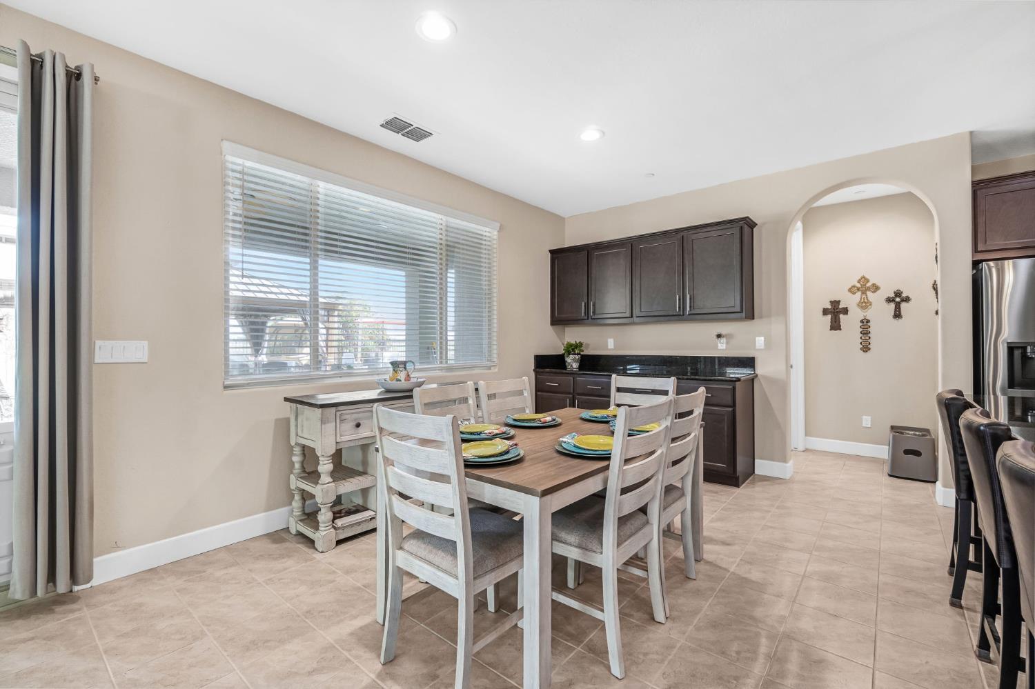 3387 W Kamm Ave, Dinuba, CA 93618