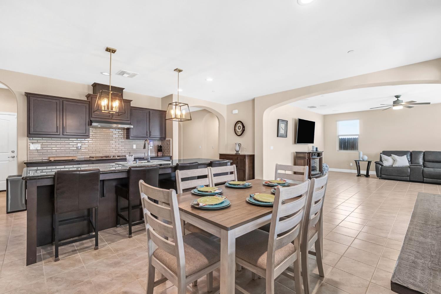 3387 W Kamm Ave, Dinuba, CA 93618