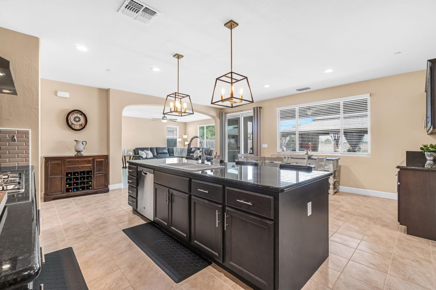 3387 W Kamm Ave, Dinuba, CA 93618