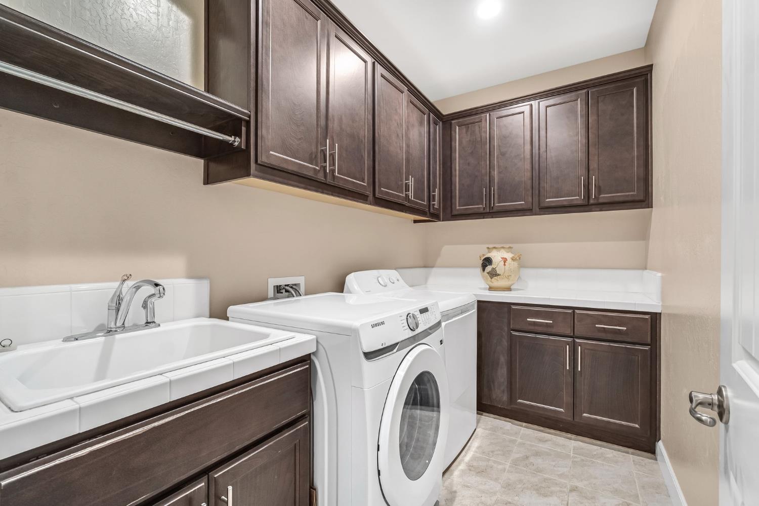 3387 W Kamm Ave, Dinuba, CA 93618