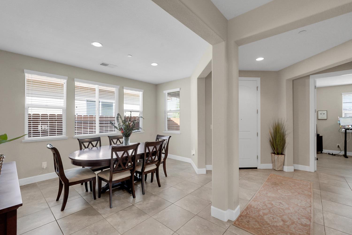 1925 Carogold Ln, Manteca, CA 95337