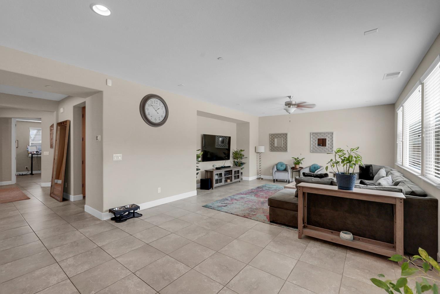 1925 Carogold Ln, Manteca, CA 95337