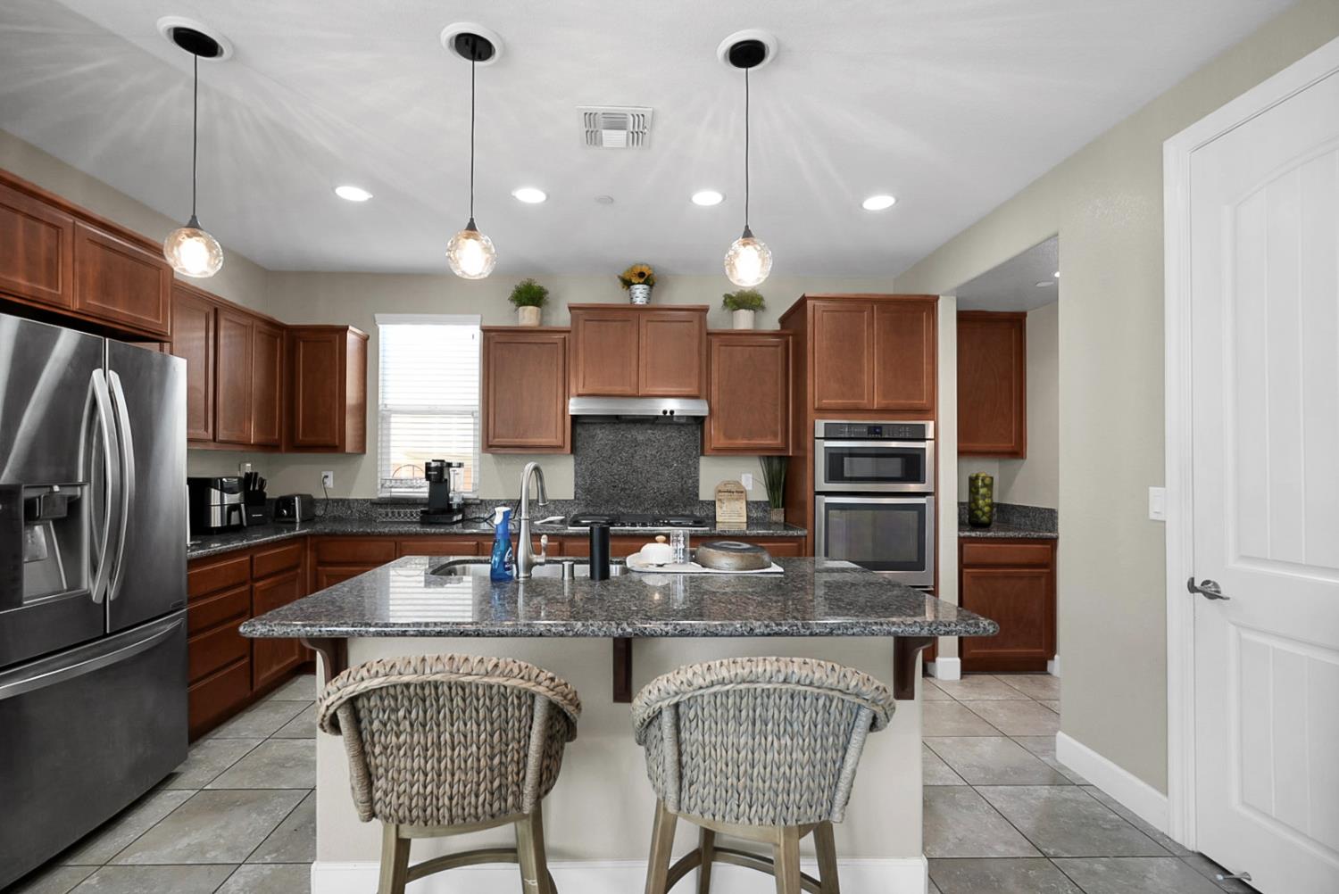 1925 Carogold Ln, Manteca, CA 95337