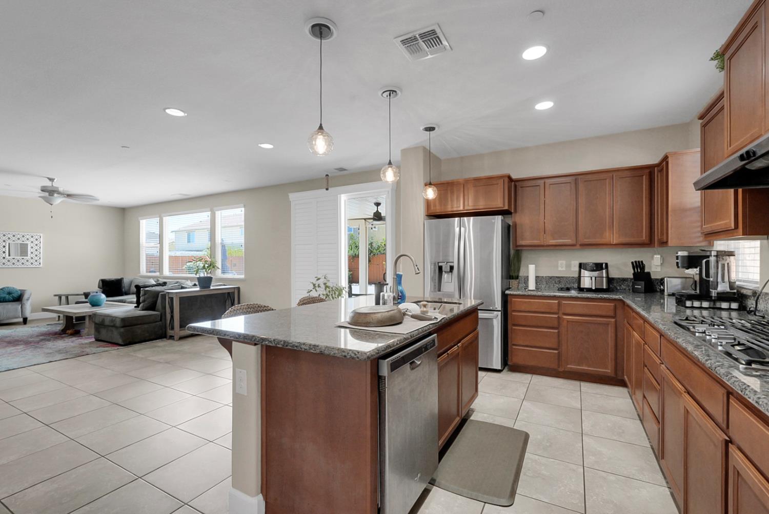1925 Carogold Ln, Manteca, CA 95337