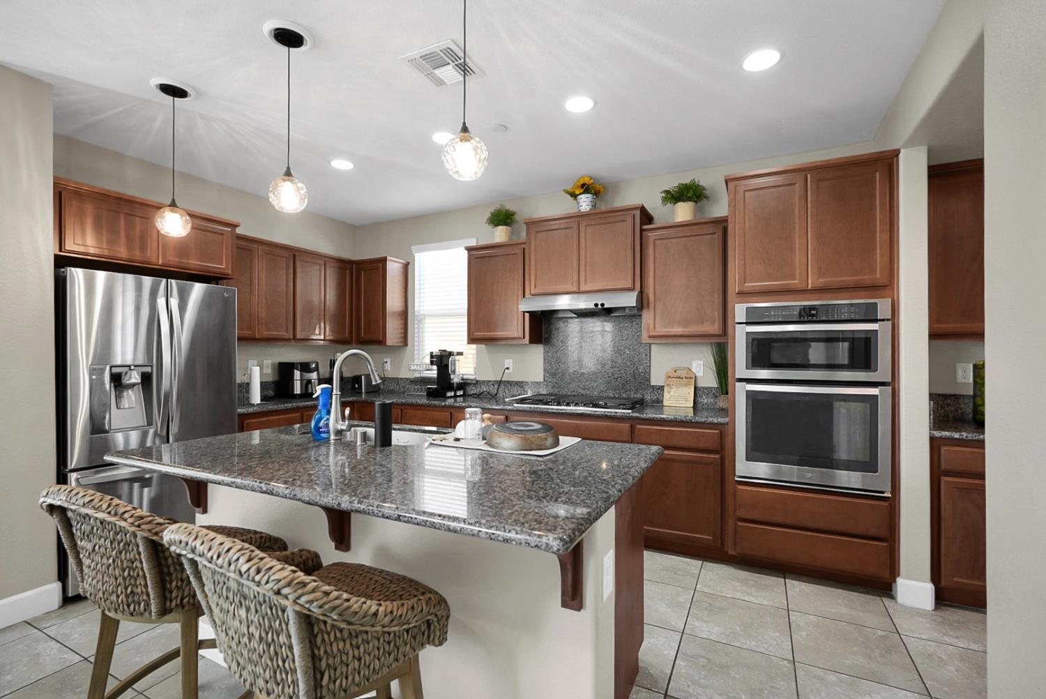 1925 Carogold Ln, Manteca, CA 95337