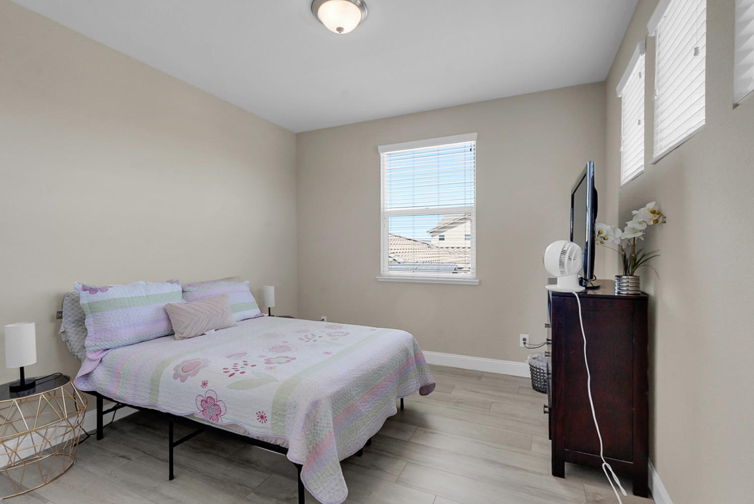 1925 Carogold Ln, Manteca, CA 95337