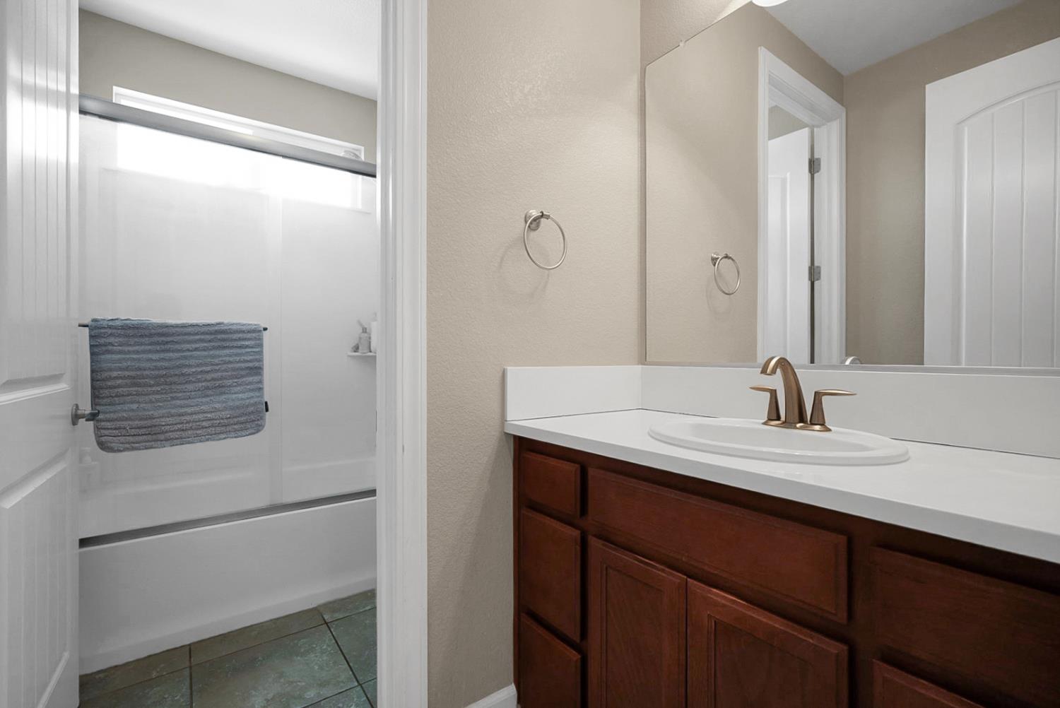 1925 Carogold Ln, Manteca, CA 95337