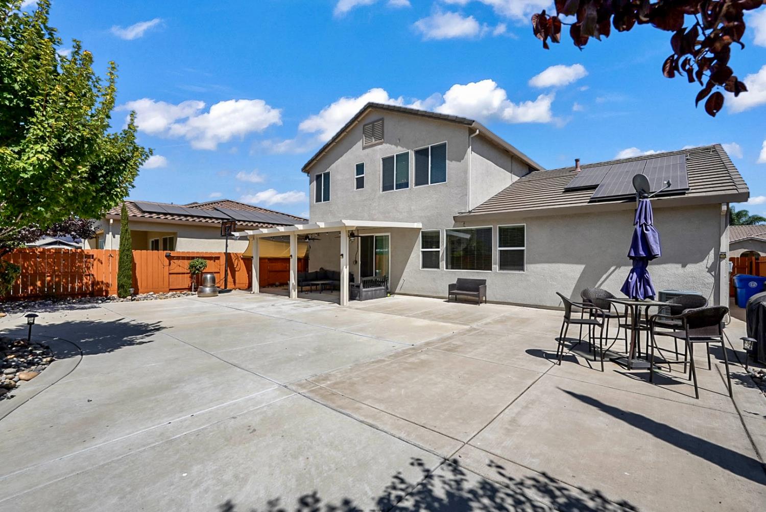 1925 Carogold Ln, Manteca, CA 95337