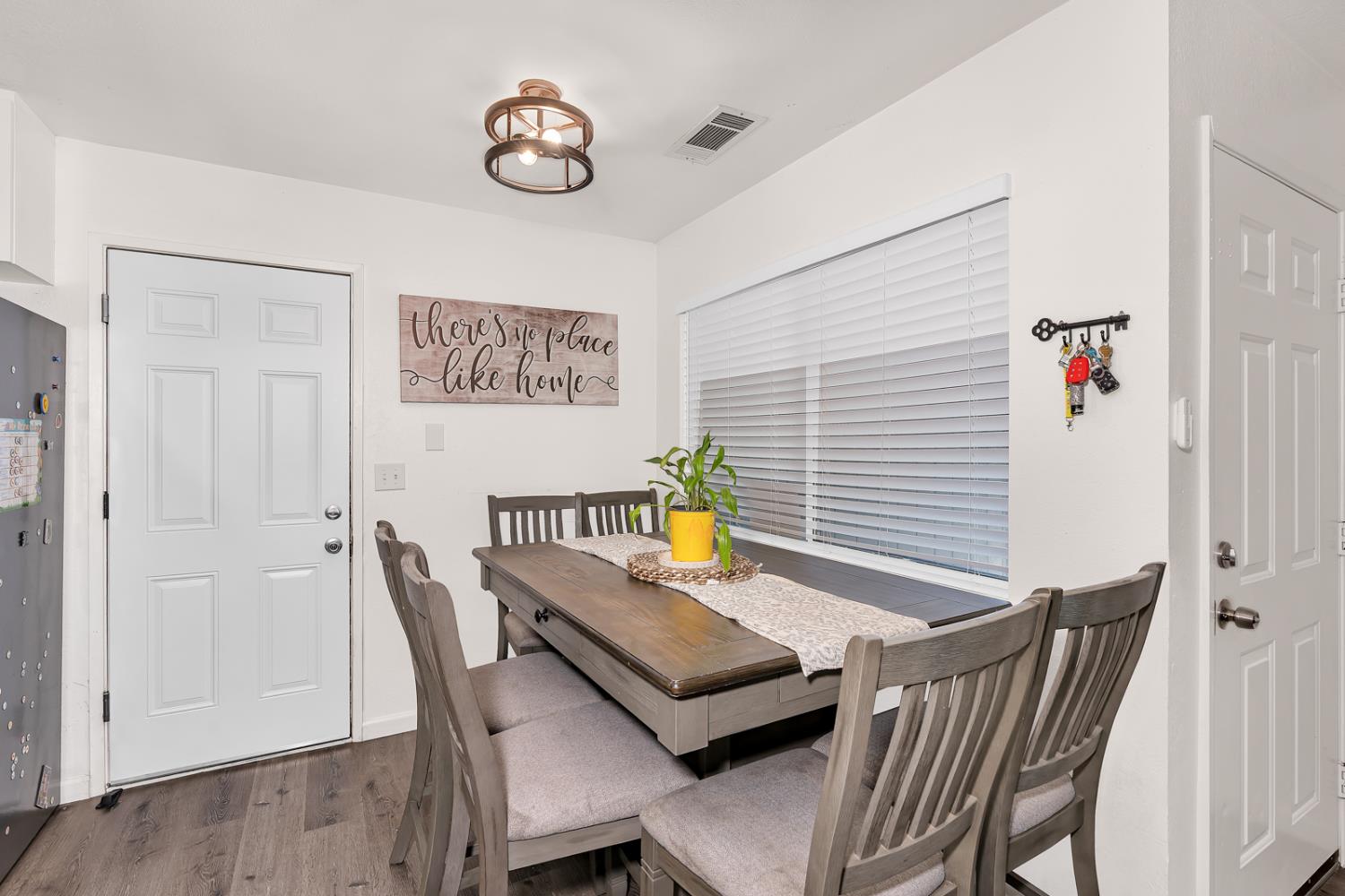 8778 Almond St, Dos Palos, CA 93620