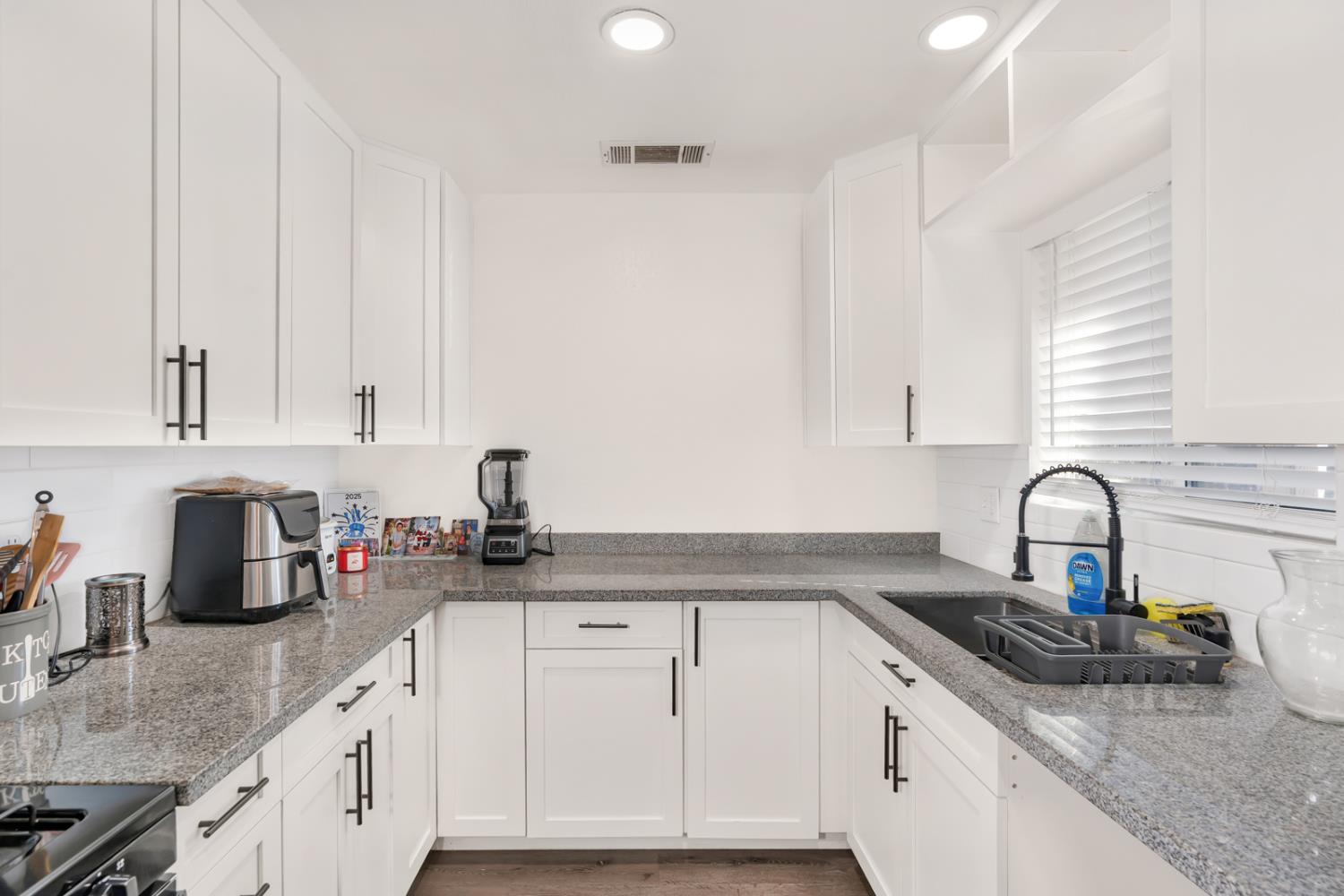 8778 Almond St, Dos Palos, CA 93620