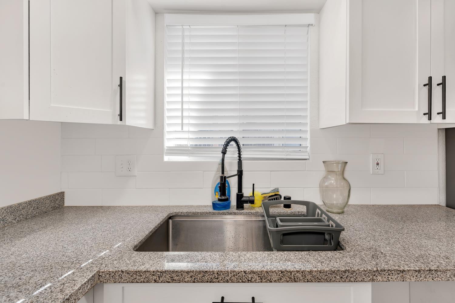 8778 Almond St, Dos Palos, CA 93620