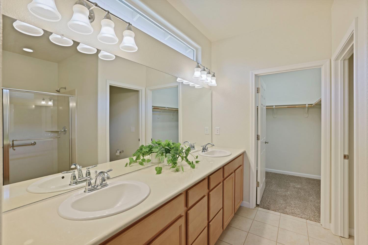 1395 Chestnut Hill Dr, Manteca, CA 95336