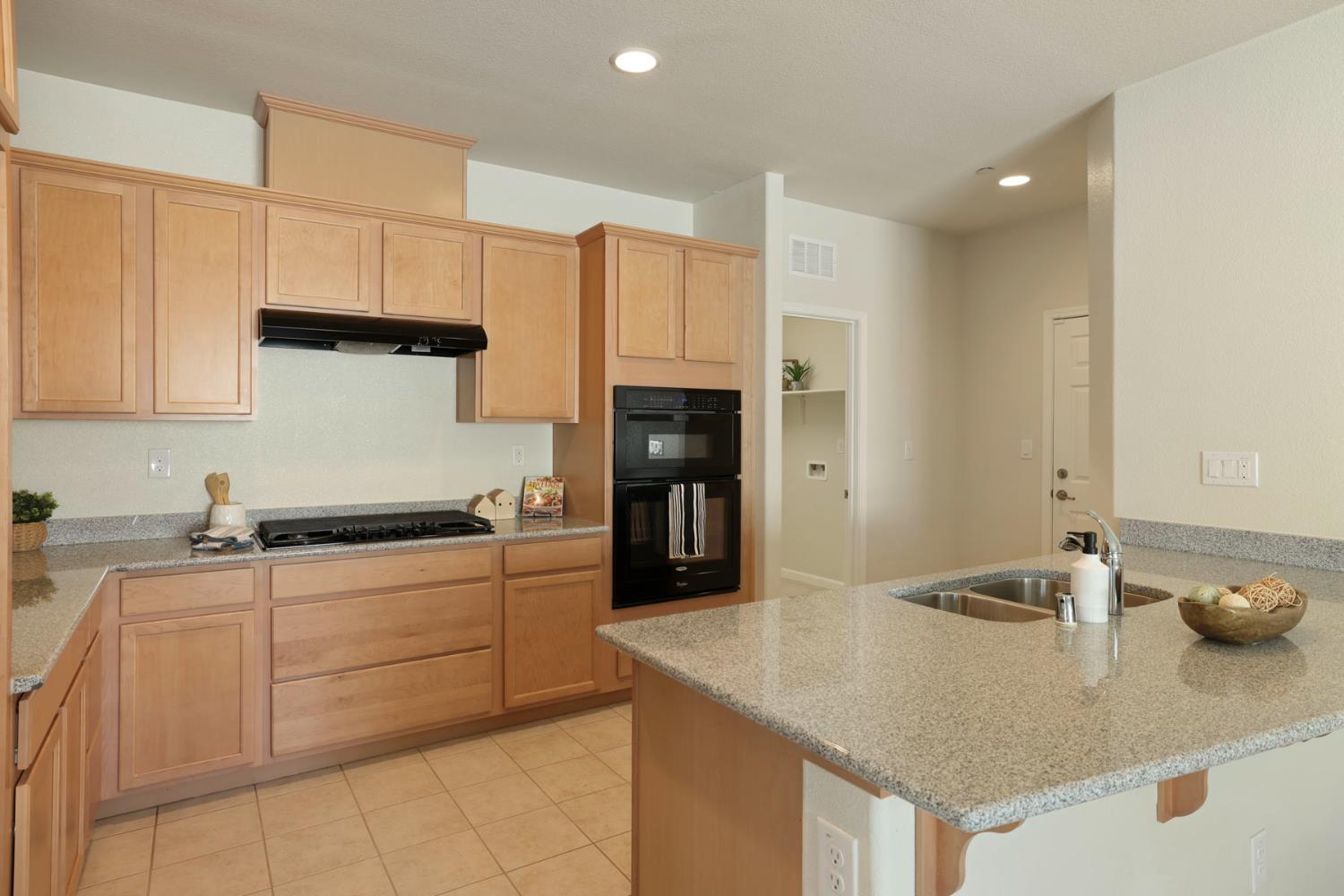 1395 Chestnut Hill Dr, Manteca, CA 95336