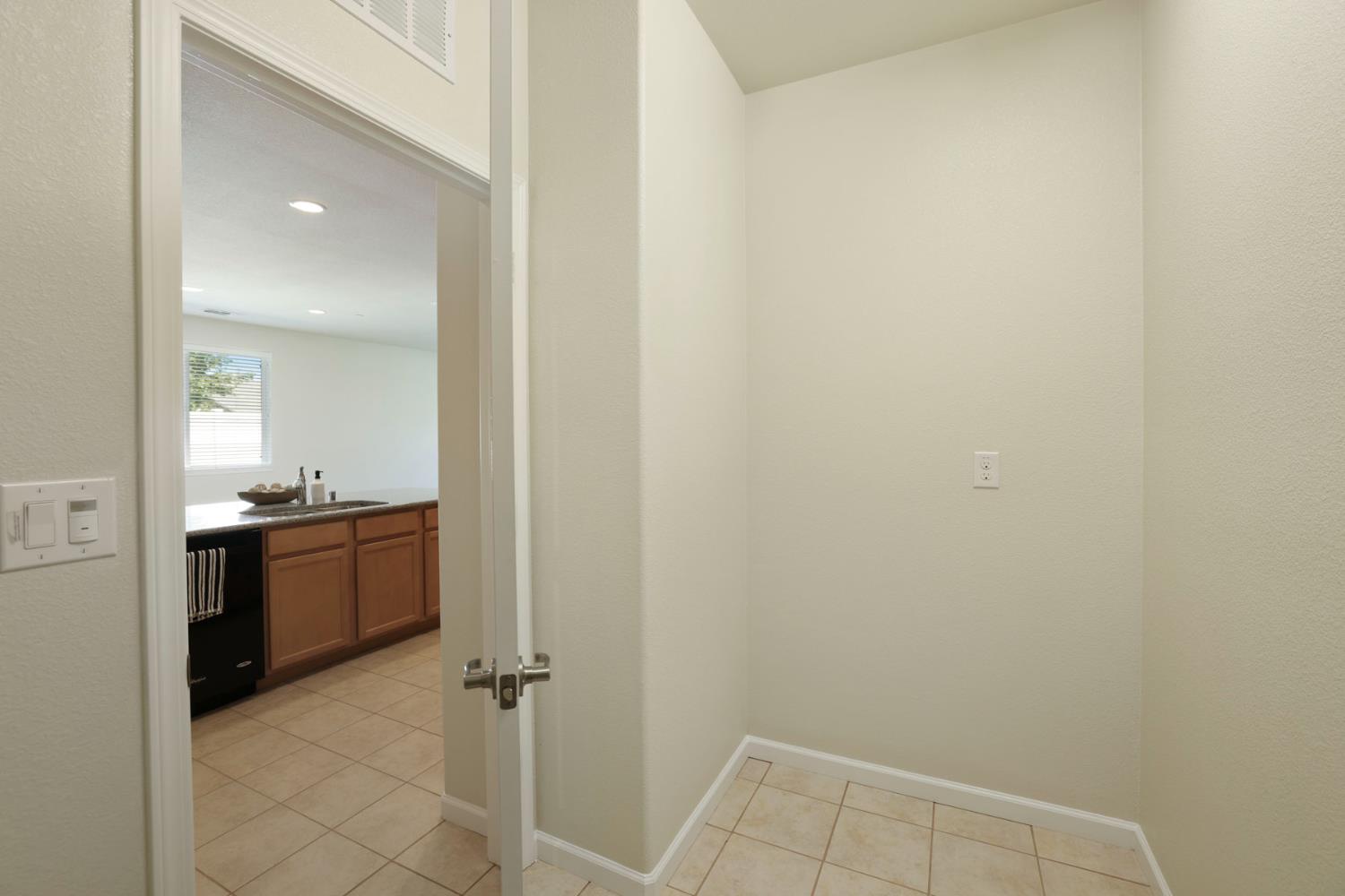 1395 Chestnut Hill Dr, Manteca, CA 95336