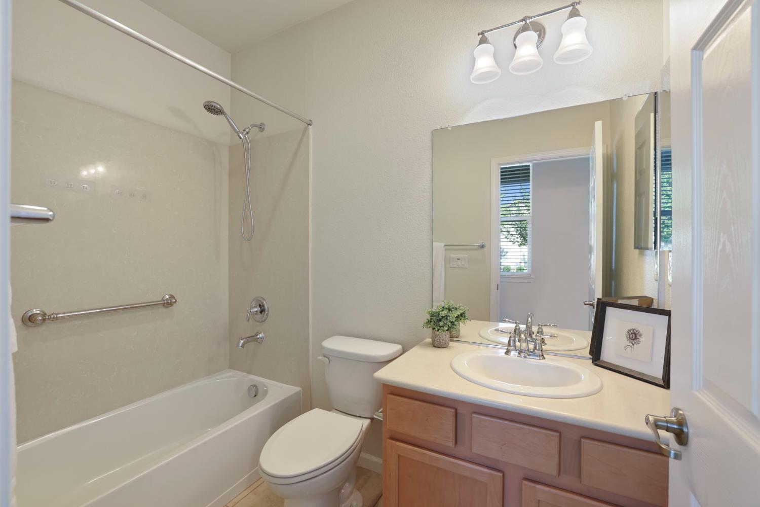 1395 Chestnut Hill Dr, Manteca, CA 95336