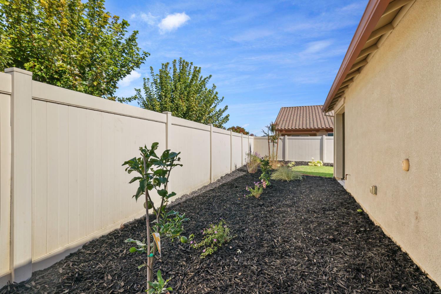 1395 Chestnut Hill Dr, Manteca, CA 95336