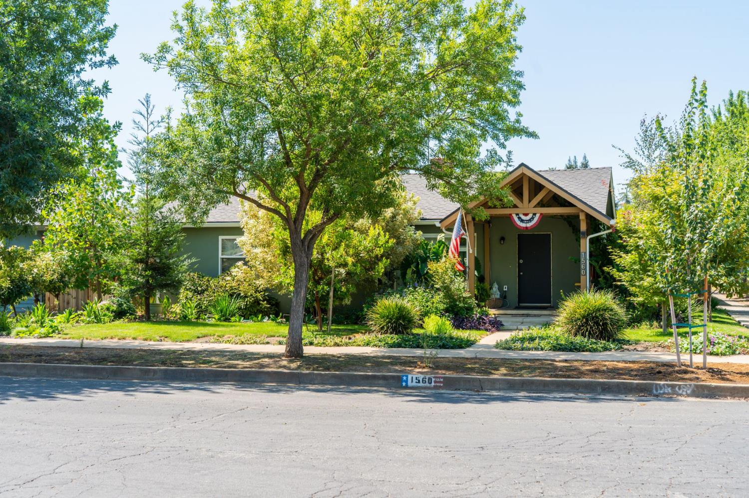 1560 W 23rd St, Merced, CA 95340