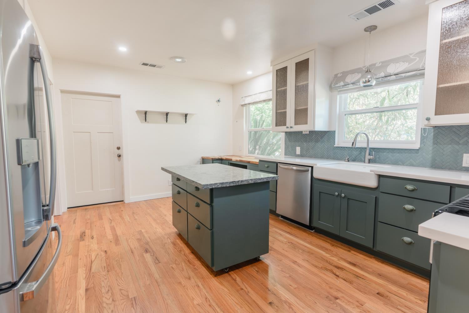 1560 W 23rd St, Merced, CA 95340