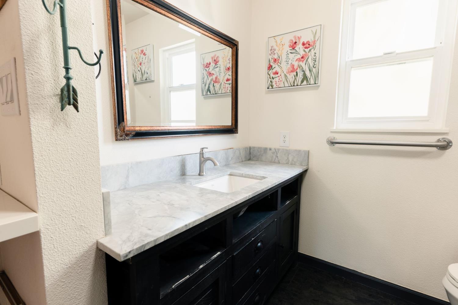 1560 W 23rd St, Merced, CA 95340