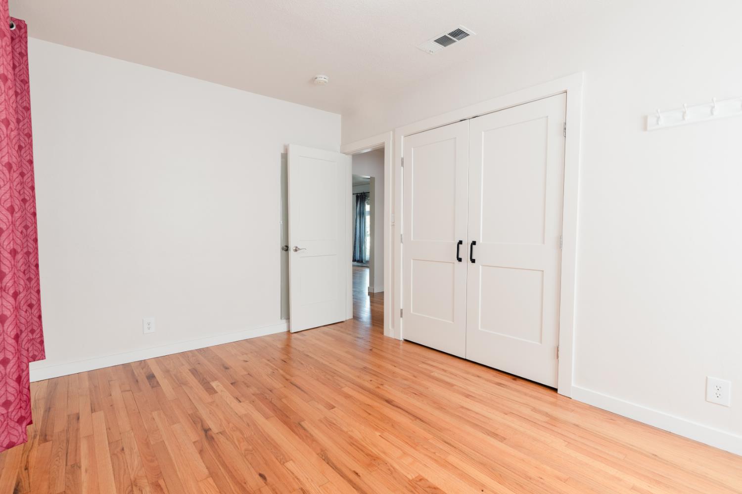1560 W 23rd St, Merced, CA 95340