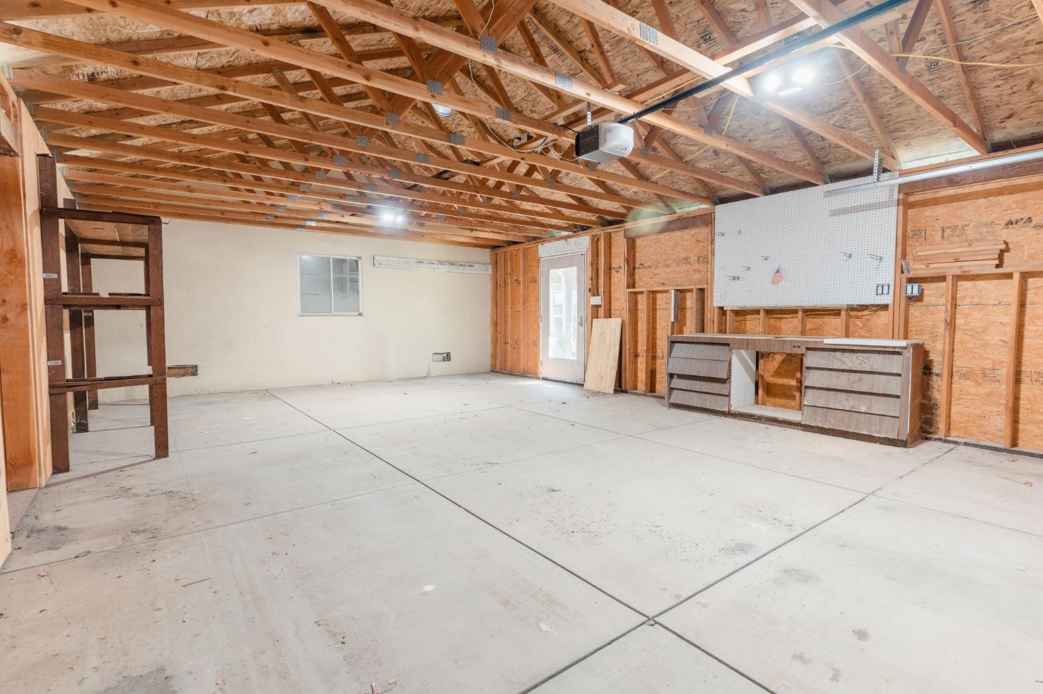1560 W 23rd St, Merced, CA 95340