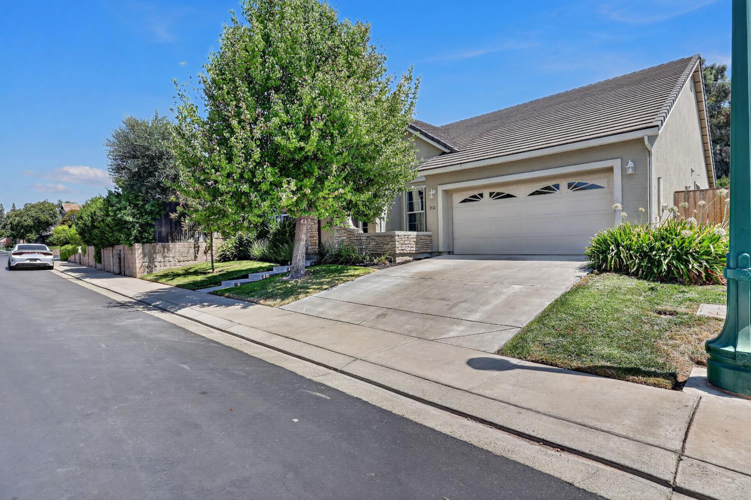 212 Coastal Ln, Waterford, CA 95386