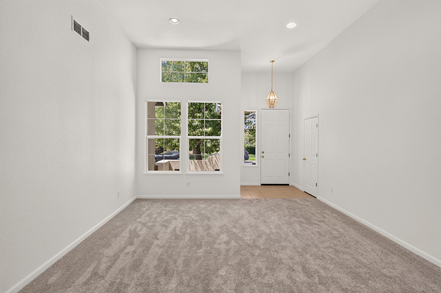 212 Coastal Ln, Waterford, CA 95386