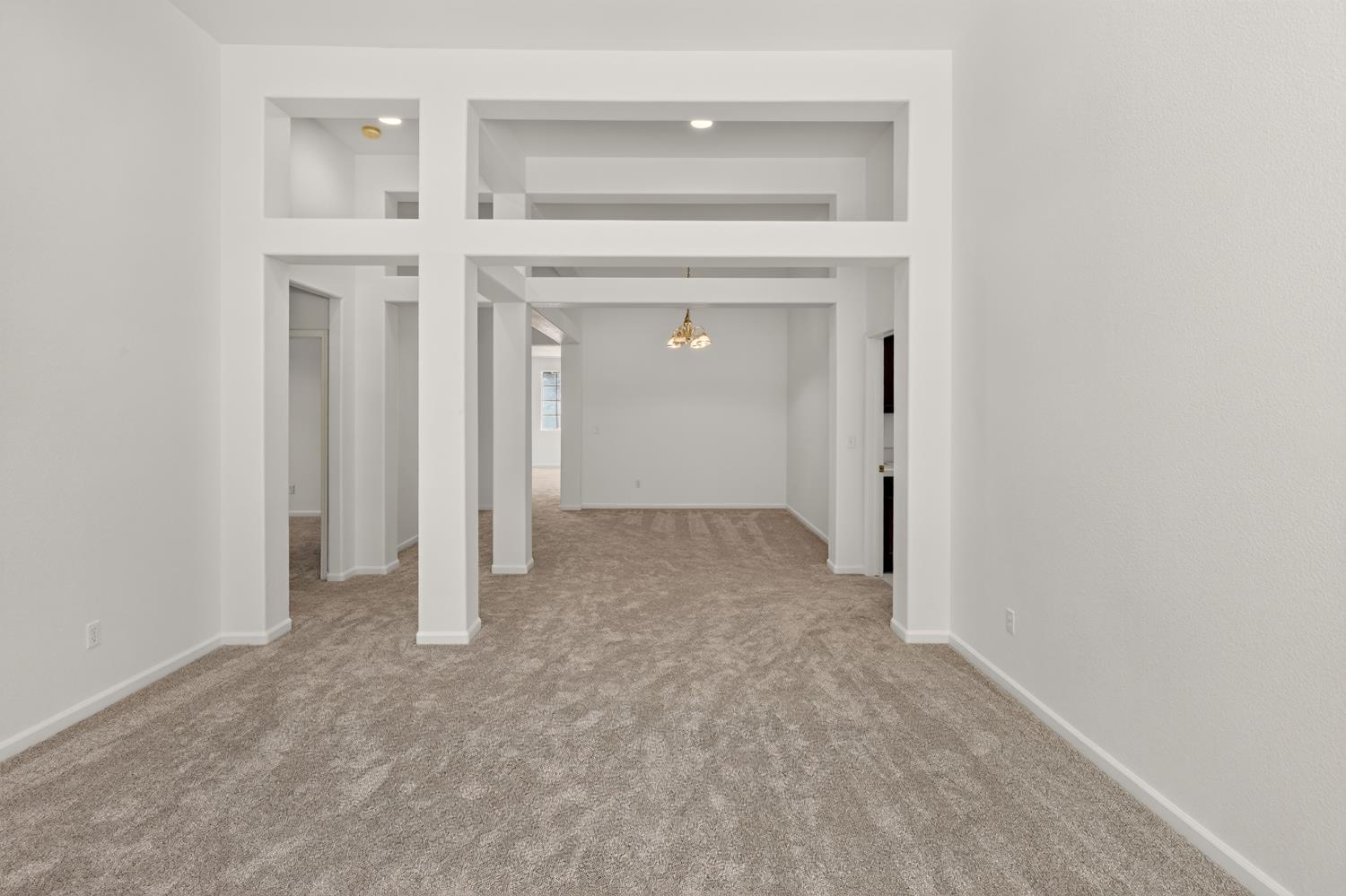 212 Coastal Ln, Waterford, CA 95386