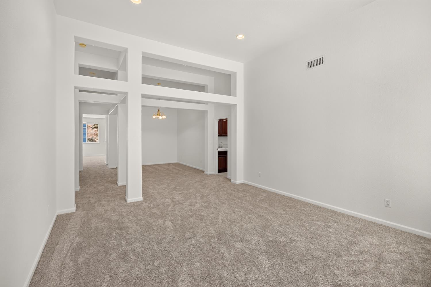 212 Coastal Ln, Waterford, CA 95386