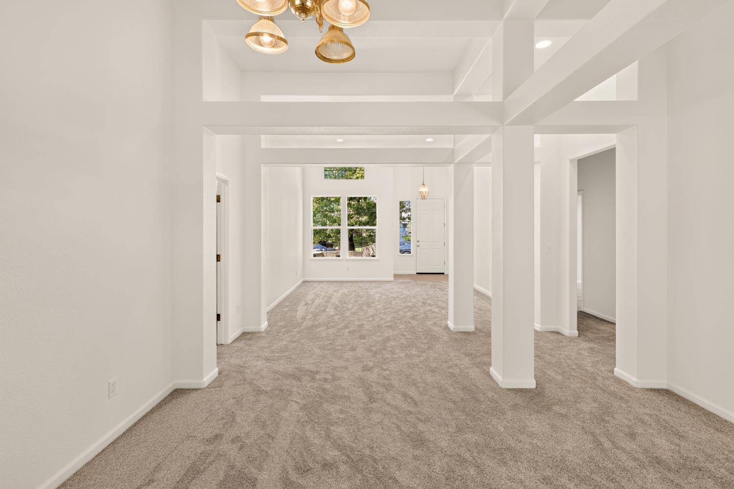 212 Coastal Ln, Waterford, CA 95386