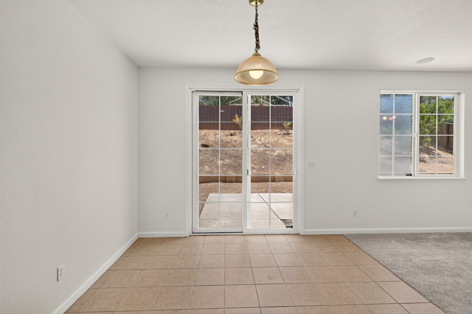 212 Coastal Ln, Waterford, CA 95386