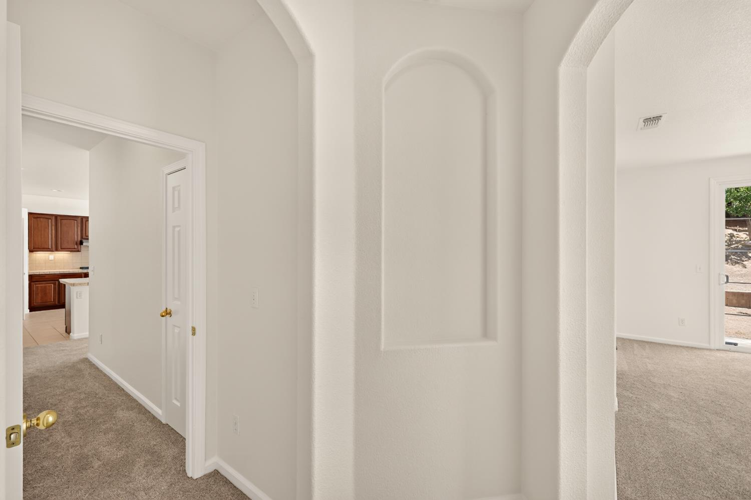 212 Coastal Ln, Waterford, CA 95386