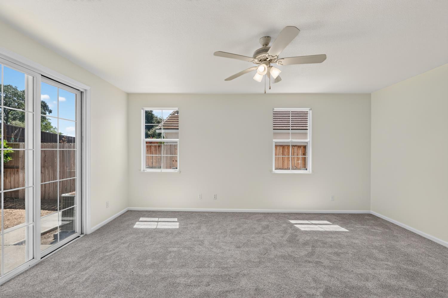212 Coastal Ln, Waterford, CA 95386