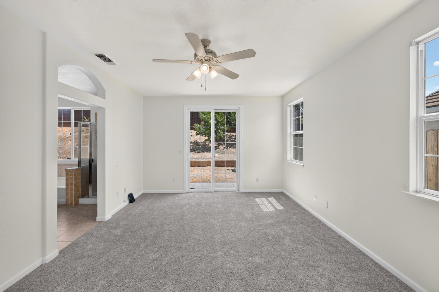 212 Coastal Ln, Waterford, CA 95386