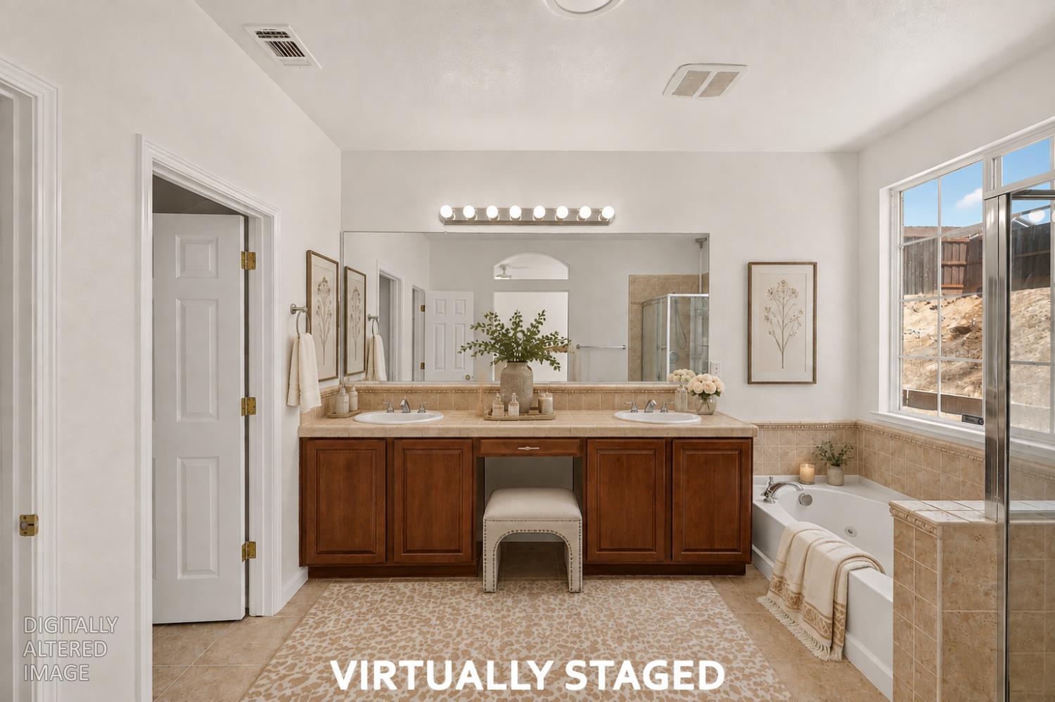 212 Coastal Ln, Waterford, CA 95386