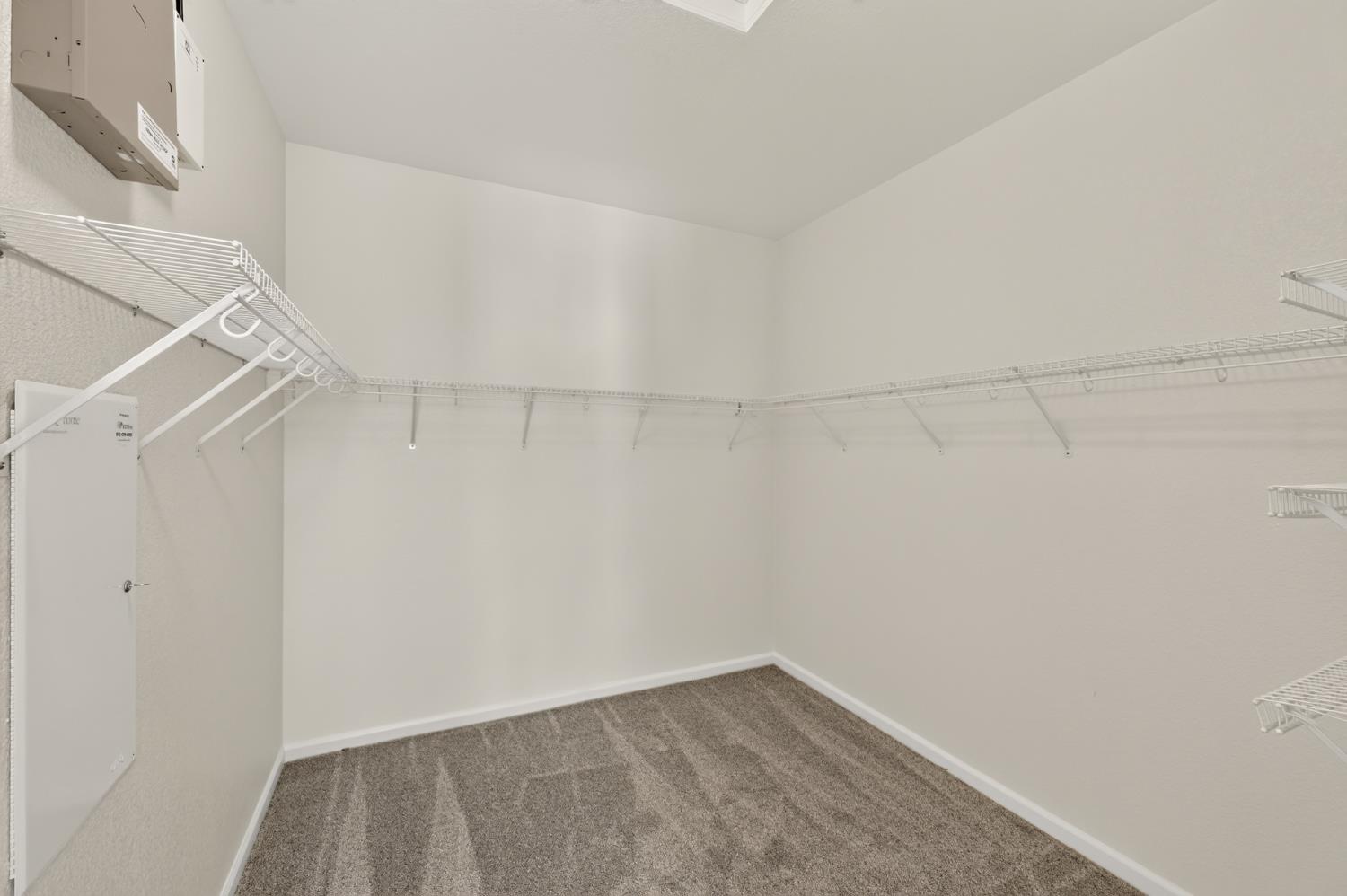 212 Coastal Ln, Waterford, CA 95386