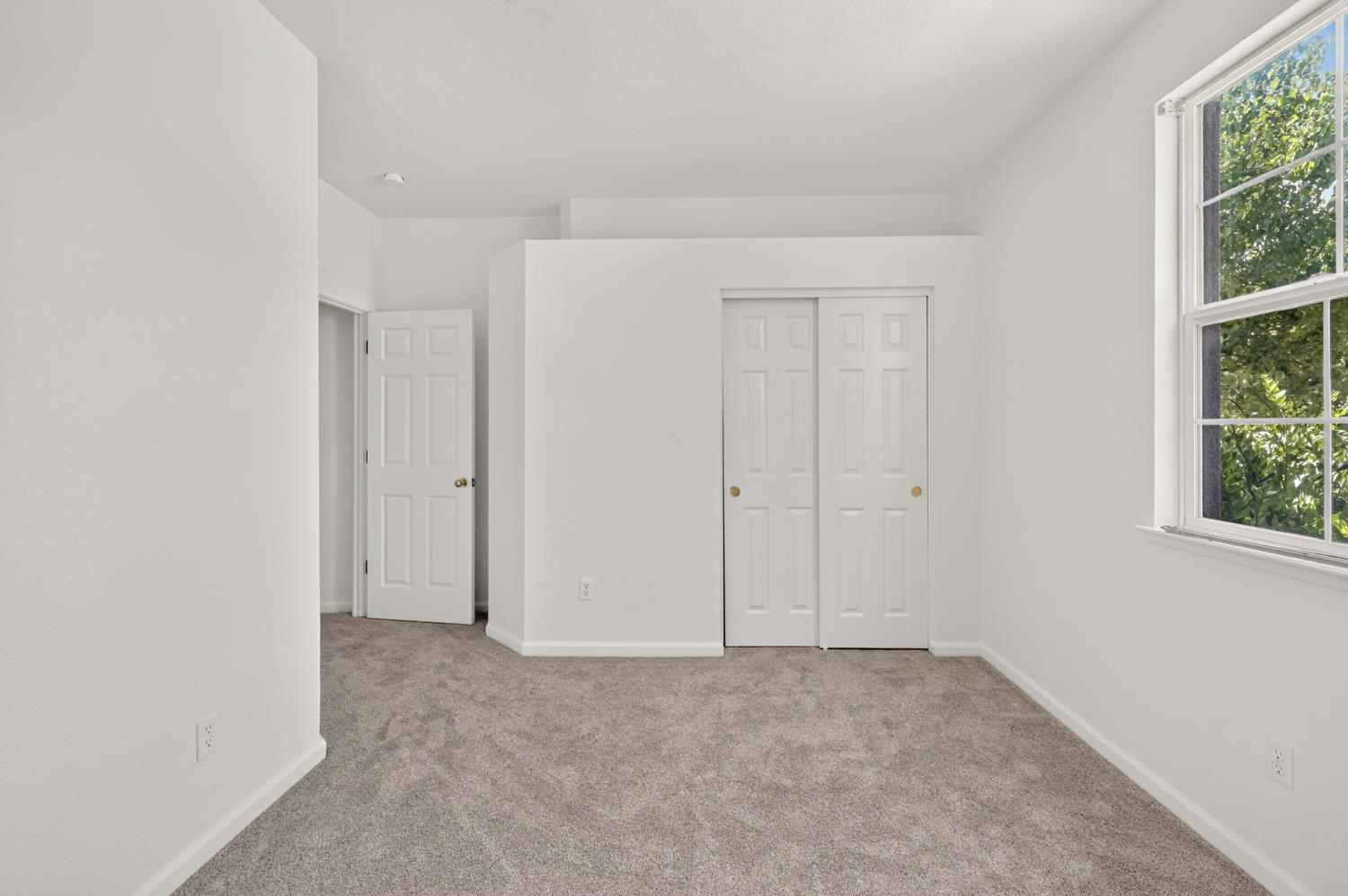 212 Coastal Ln, Waterford, CA 95386