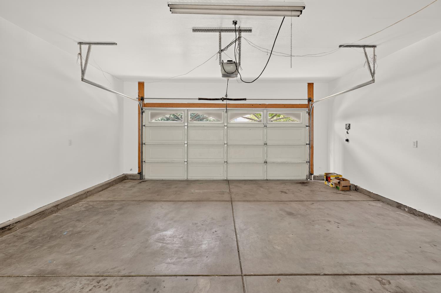 212 Coastal Ln, Waterford, CA 95386